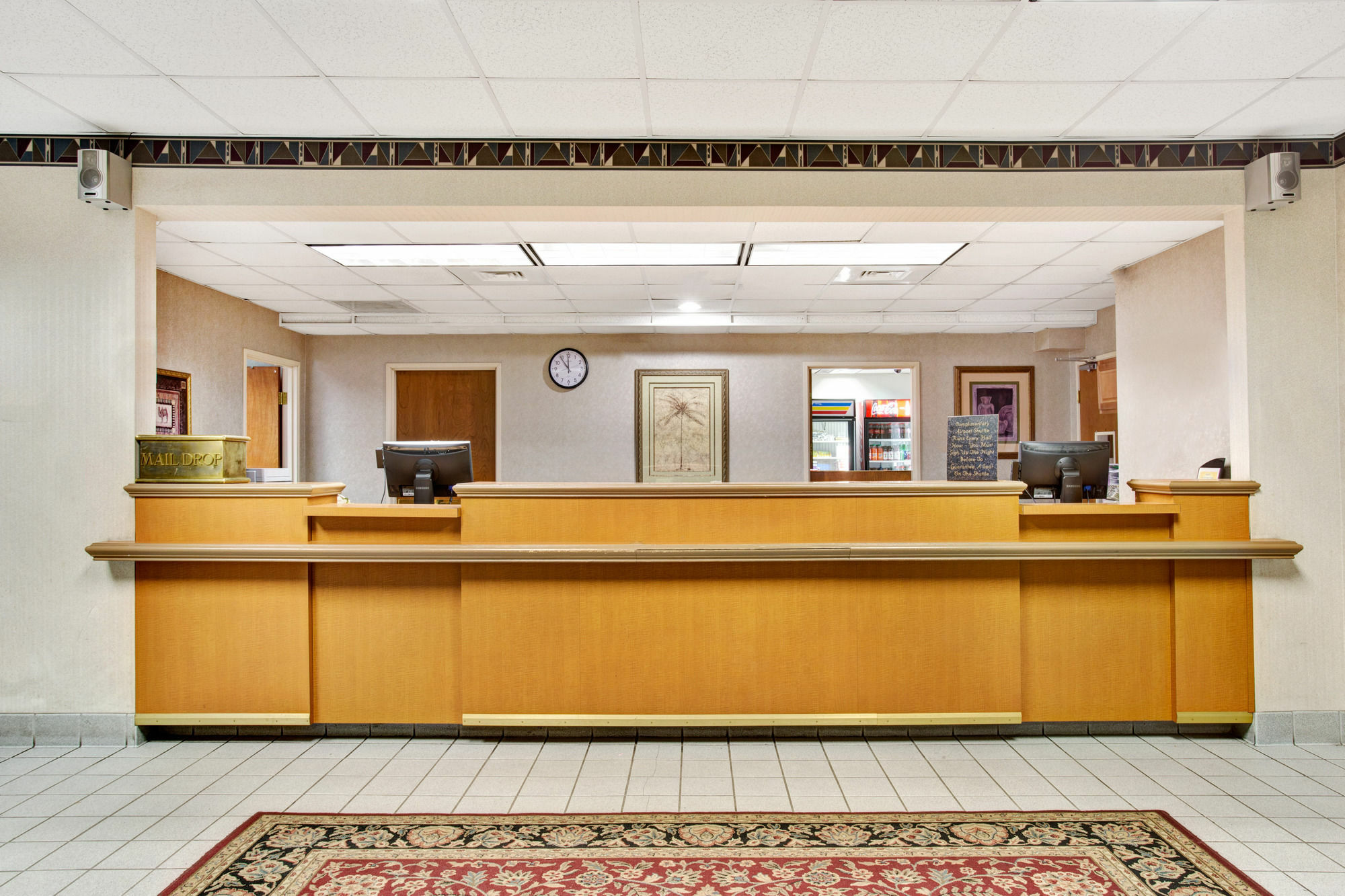 Hotel Days & By Wyndham International Airport