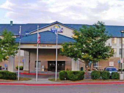 Days & By Wyndham International Airport Hotel Denver