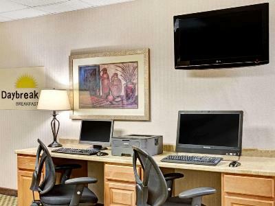 Days & By Wyndham International Airport Hotel 2*