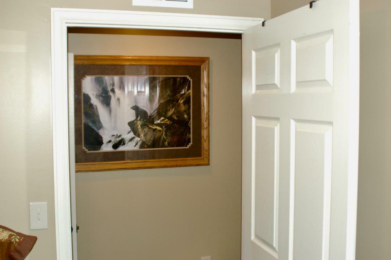 Blue Bear Den 3br 2ba & Apartment