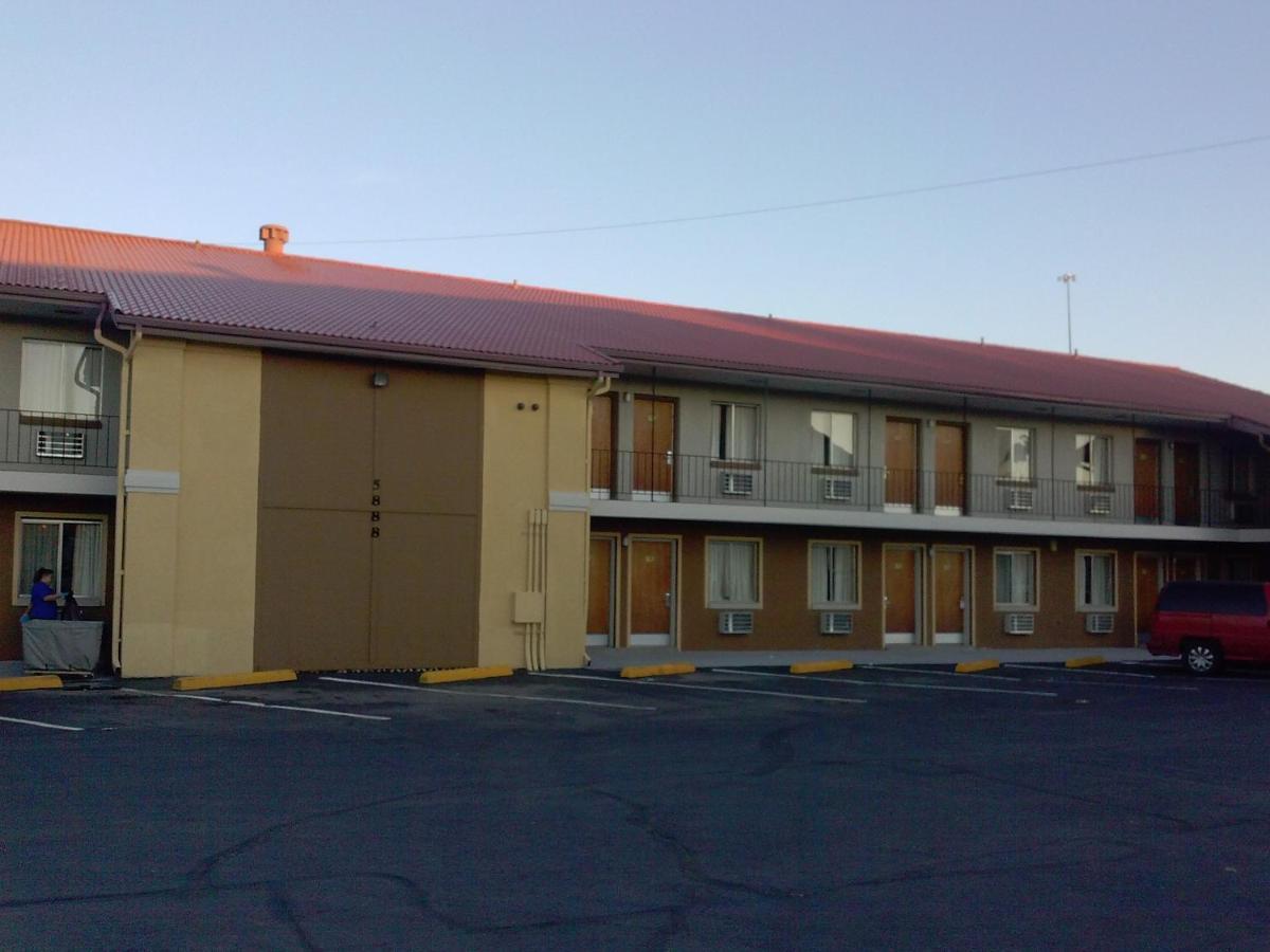 Super 8 By Wyndham Motel Denver