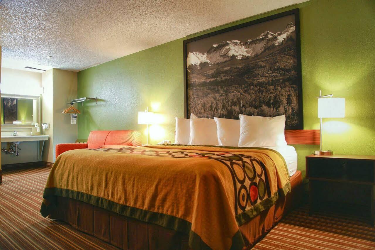 Super 8 By Wyndham Denver