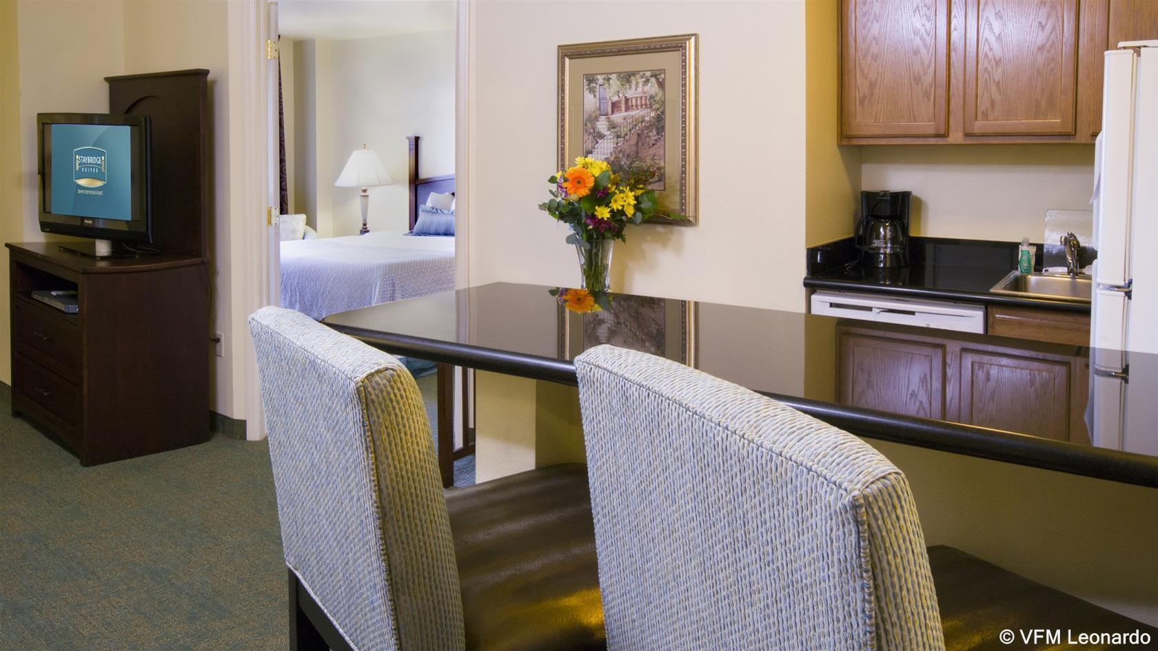 Hotel Staybridge International Airport By Ihg 3*