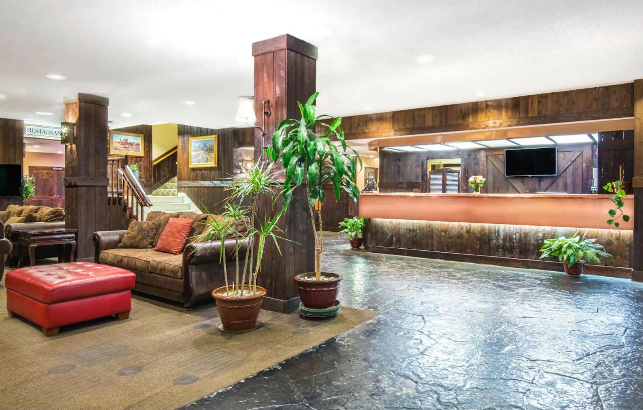 Ramada By Wyndham Downtown Hotel 3*