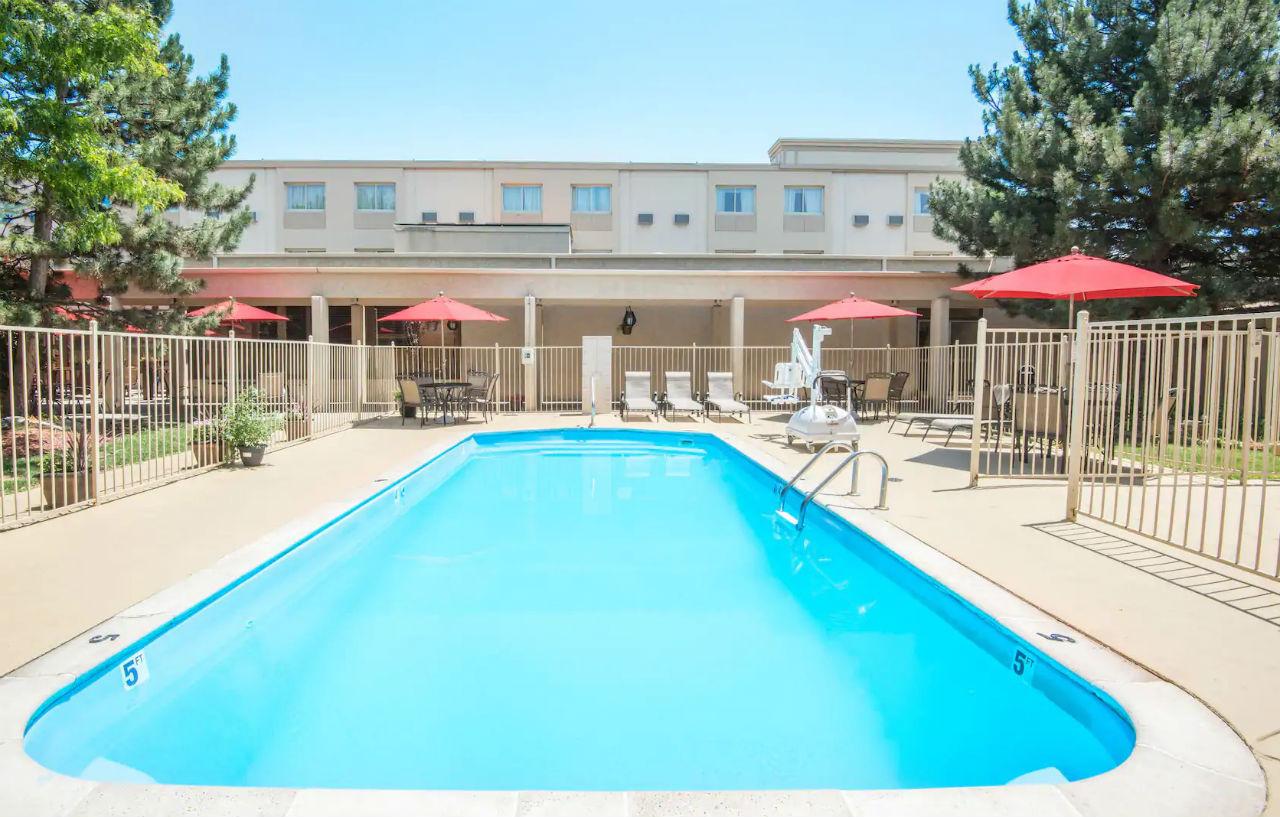 Ramada By Wyndham Downtown Hotel Denver
