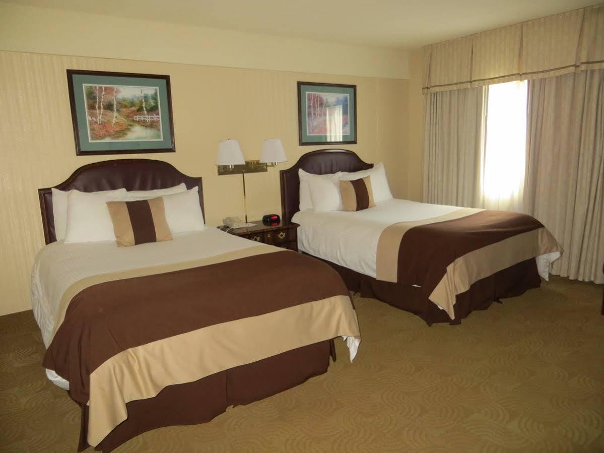 Ramada By Wyndham Downtown Hotel 3*