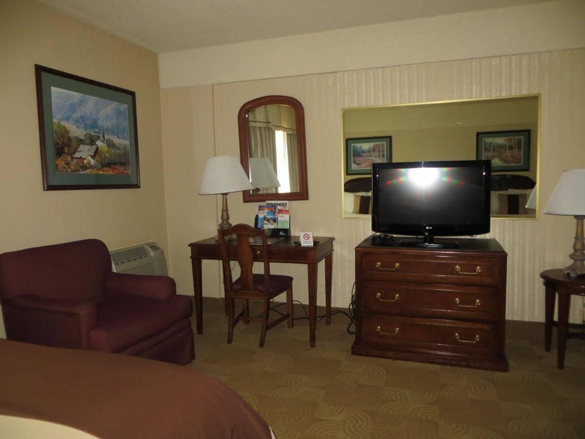Ramada By Wyndham Downtown Hotel Denver