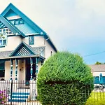 Victorian Manor 1 Mile From Downtown Denver!