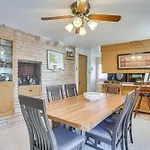 On-Site Lake Home With Large Yard In Denver!