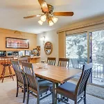 On-Site Lake Home With Large Yard In Denver!
