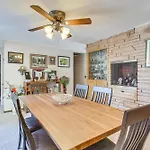 On-Site Lake Home With Large Yard In Denver!