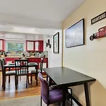 Cozy & Spacious Apartment Steps From Regis