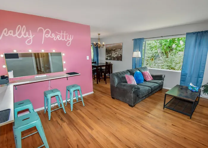 Super Cute Five Bedroom Home In Denver Perfect For Girls Trips