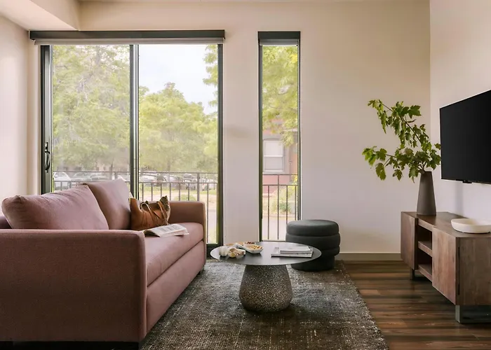 Sonder Skyline Apartments Lohi