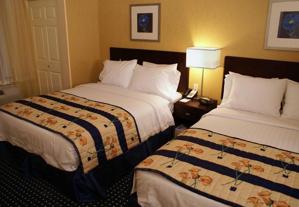 Springhill By Marriott Airport 3*