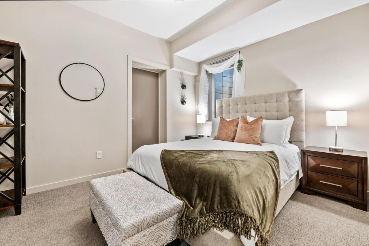 Fresh Decor - 2br Getaway - Walk To Sloan's Apartment *