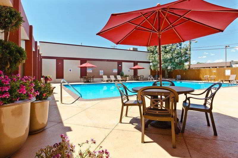 Quality & Stapleton Hotel