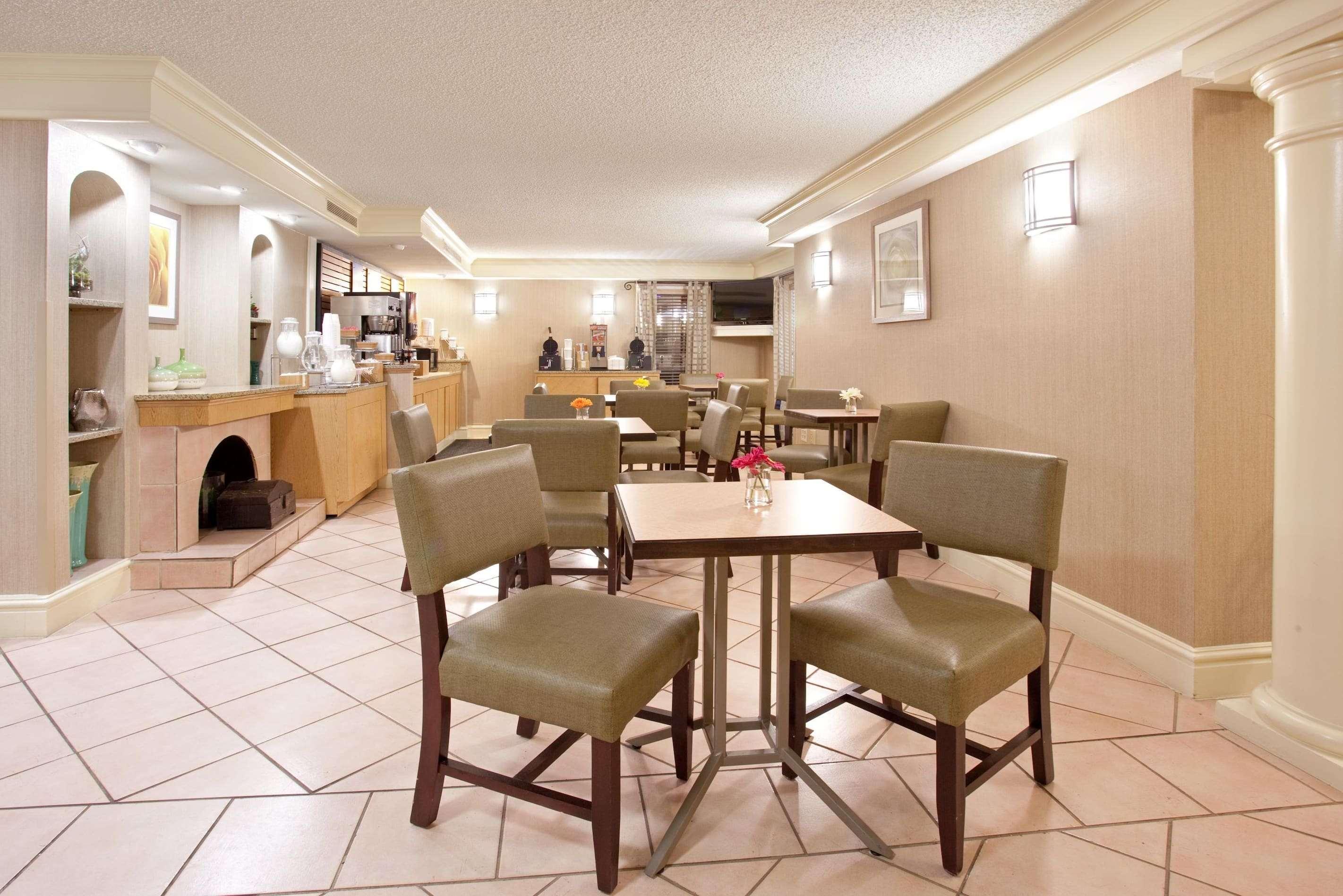 La Quinta By Wyndham Hotel