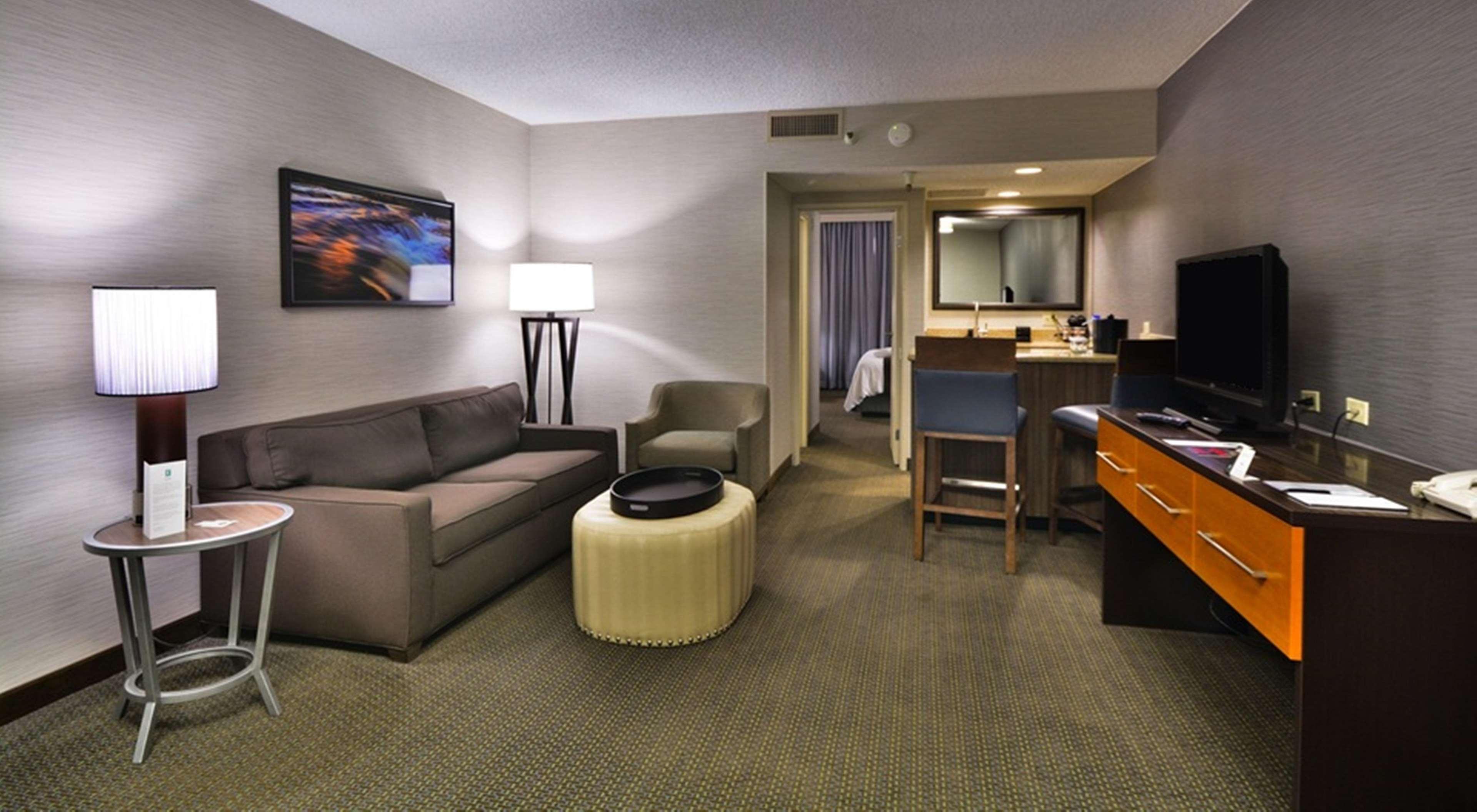 Hotel Embassy By Hilton Park Denver