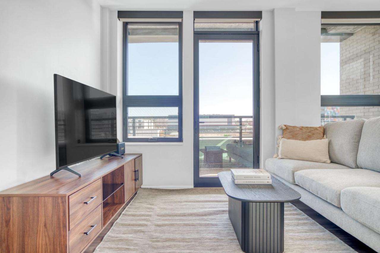 Congress Park 2br W Gym Pool Nr Shops Dining Den-135 Apartment