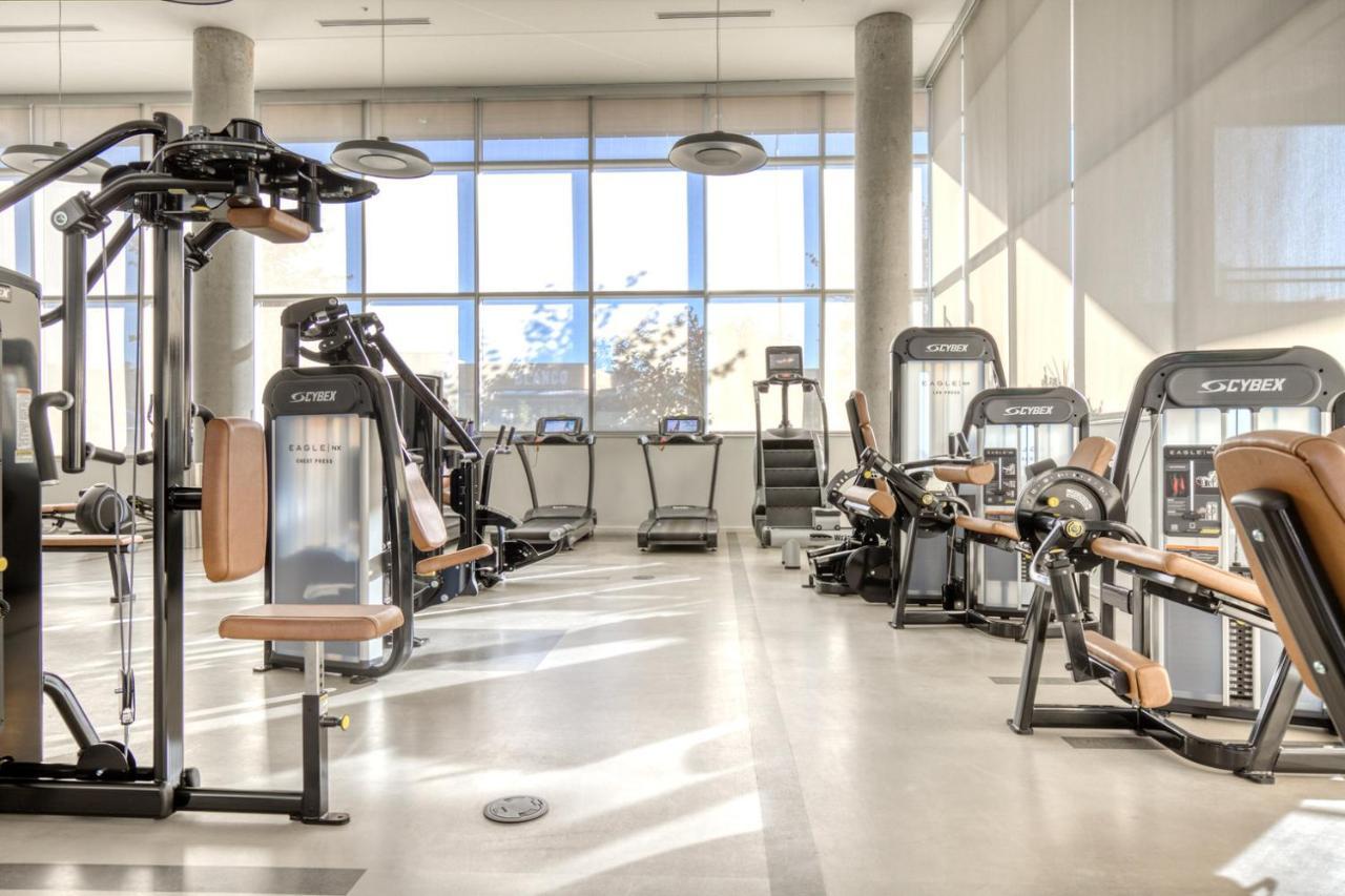Congress Park 2br W Gym Pool Nr Shops Dining Den-135 *