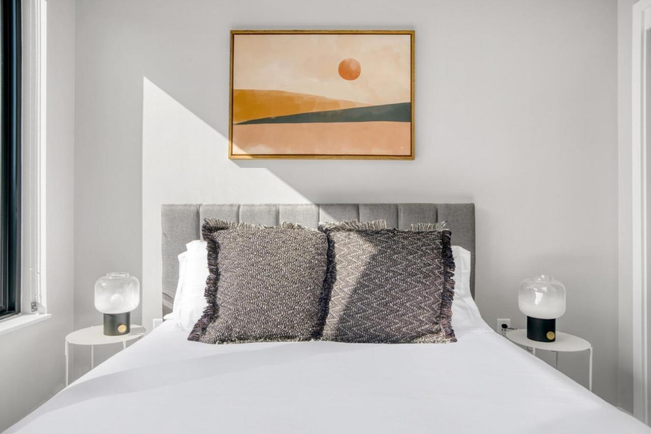 Congress Park 2br W Gym Pool Nr Shops Dining Den-135 *
