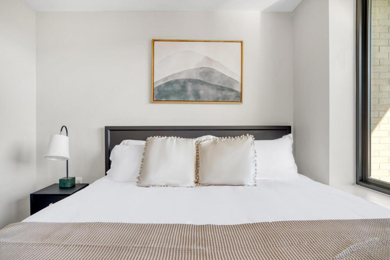 Apartment Congress Park 2br W Gym Pool Nr Shops Dining Den-135 *