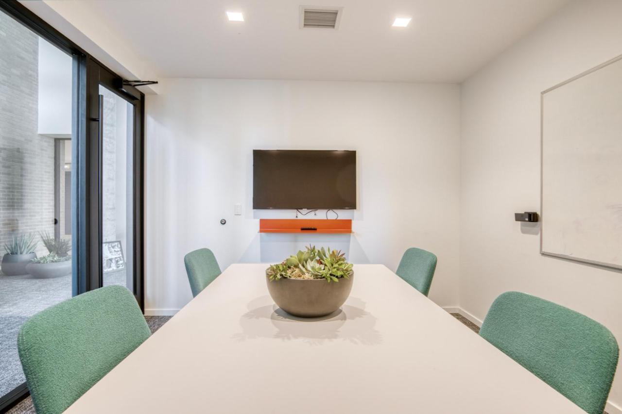 Congress Park 2br W Gym Pool Nr Shops Dining Den-135 Apartment