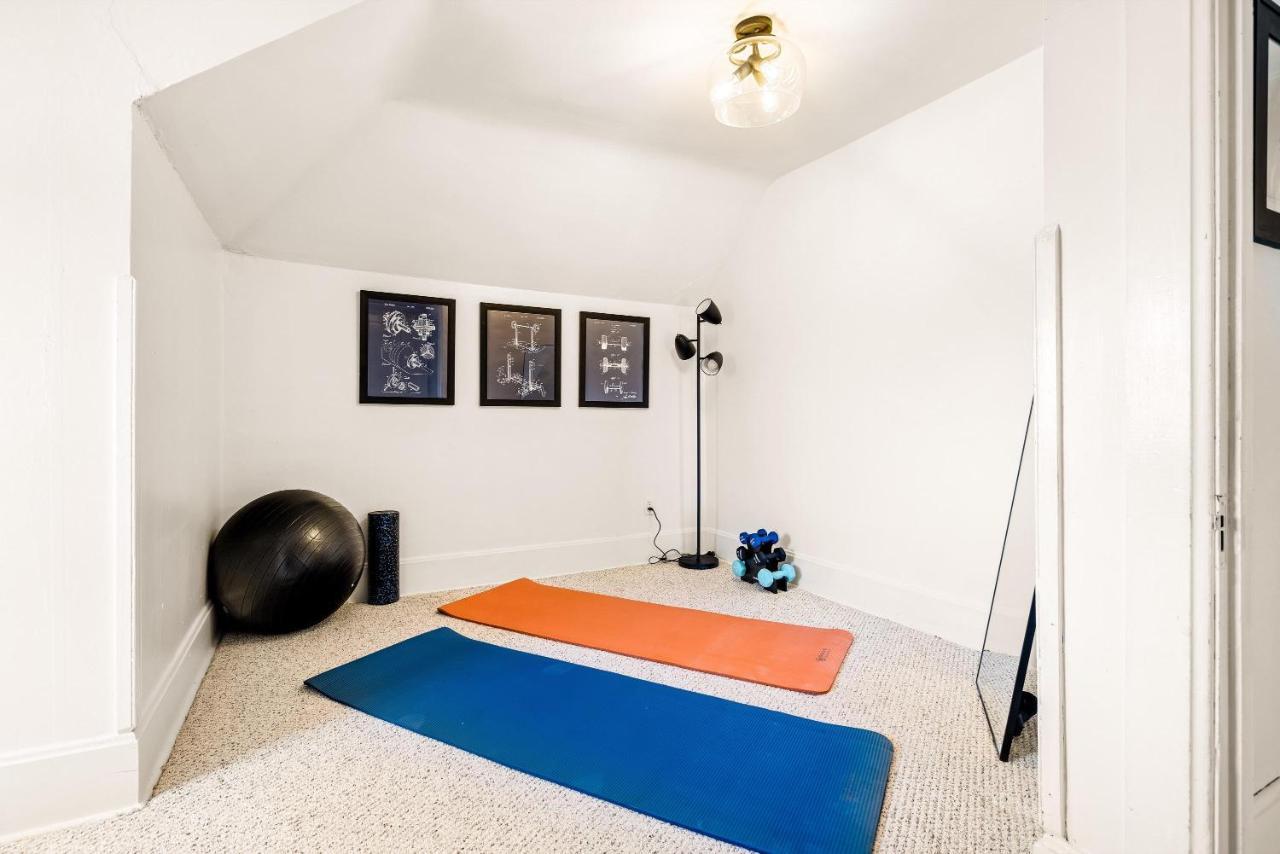 Chic Victorian Manor - Sleeps 12 - Congress Park