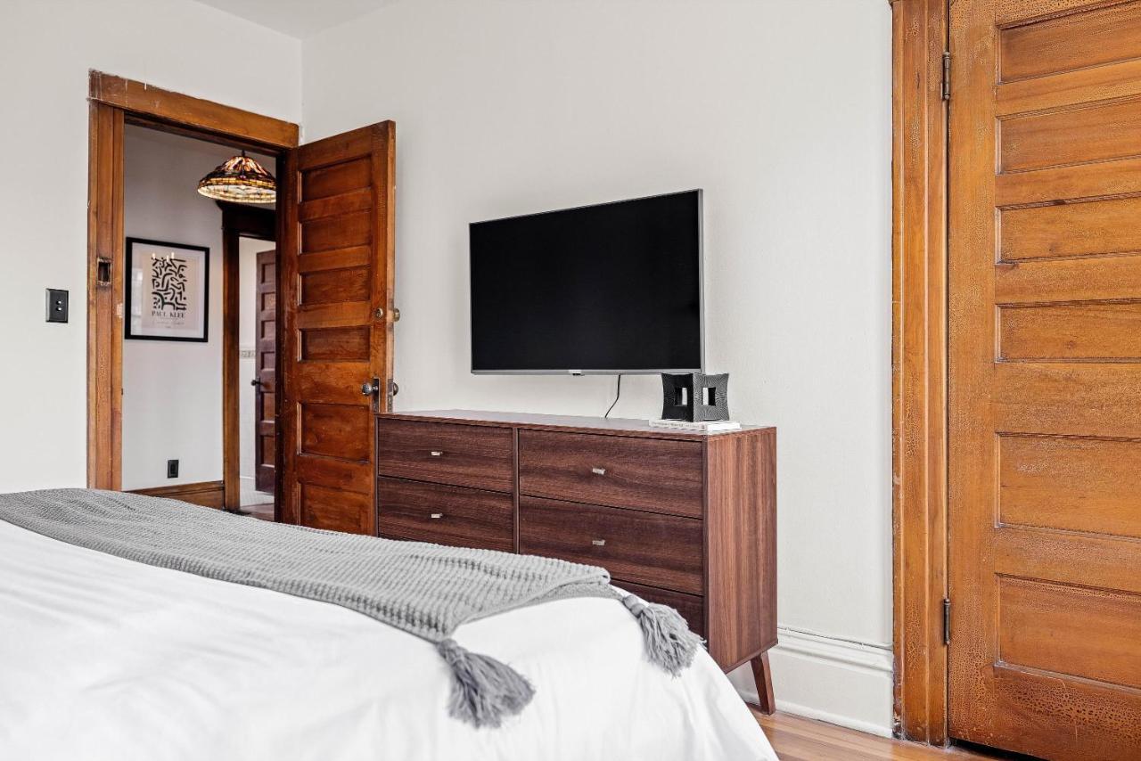 Chic Victorian Manor - Sleeps 12 - Congress Park