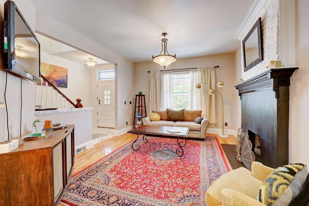 Holiday home Victorian Manor 1 Mile From Downtown Denver!