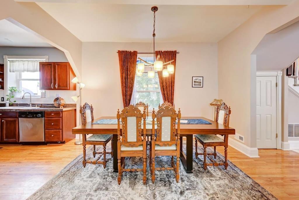 Victorian Manor 1 Mile From Downtown Denver! *