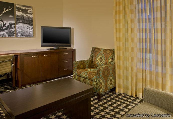 Courtyard By Marriott Downtown Hotel Denver