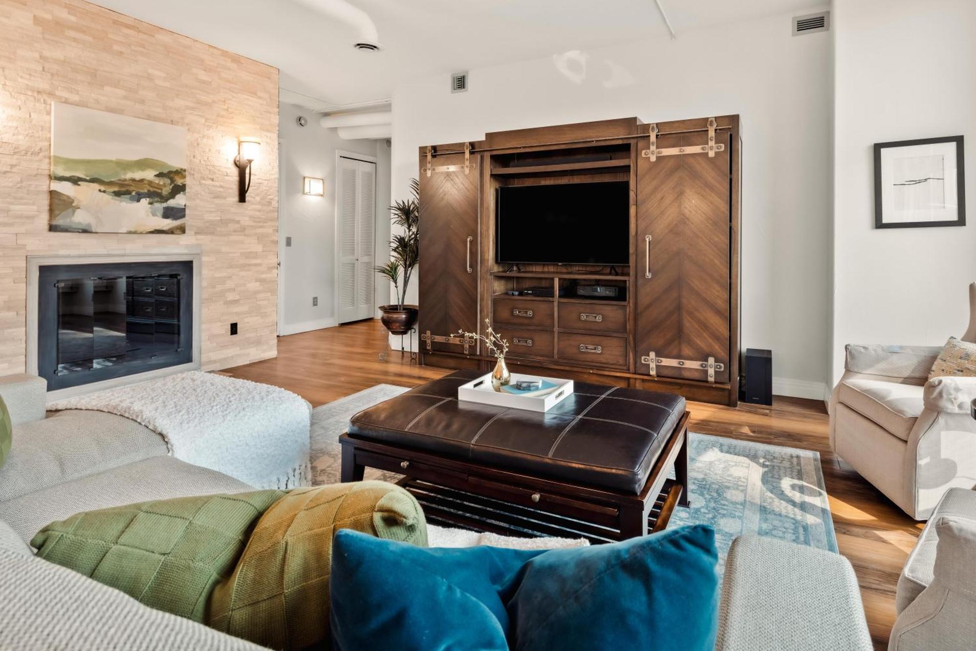 Larimer Square Luxury - Office - Downtown Hub *