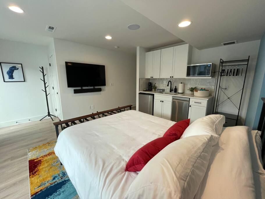 Apartment Private, Cozy, By Mile High Stadium And Downtown Denver!
