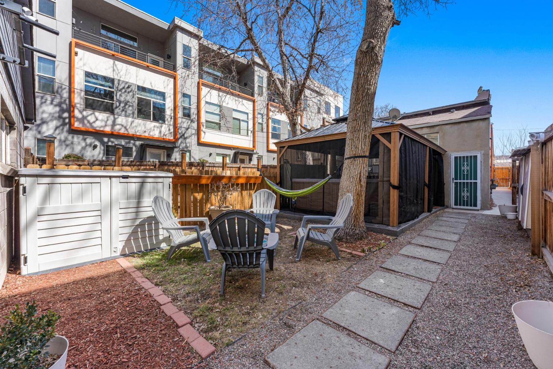 Hot Tub Firepit Pool Table Patio Cozy Downtown * Denver