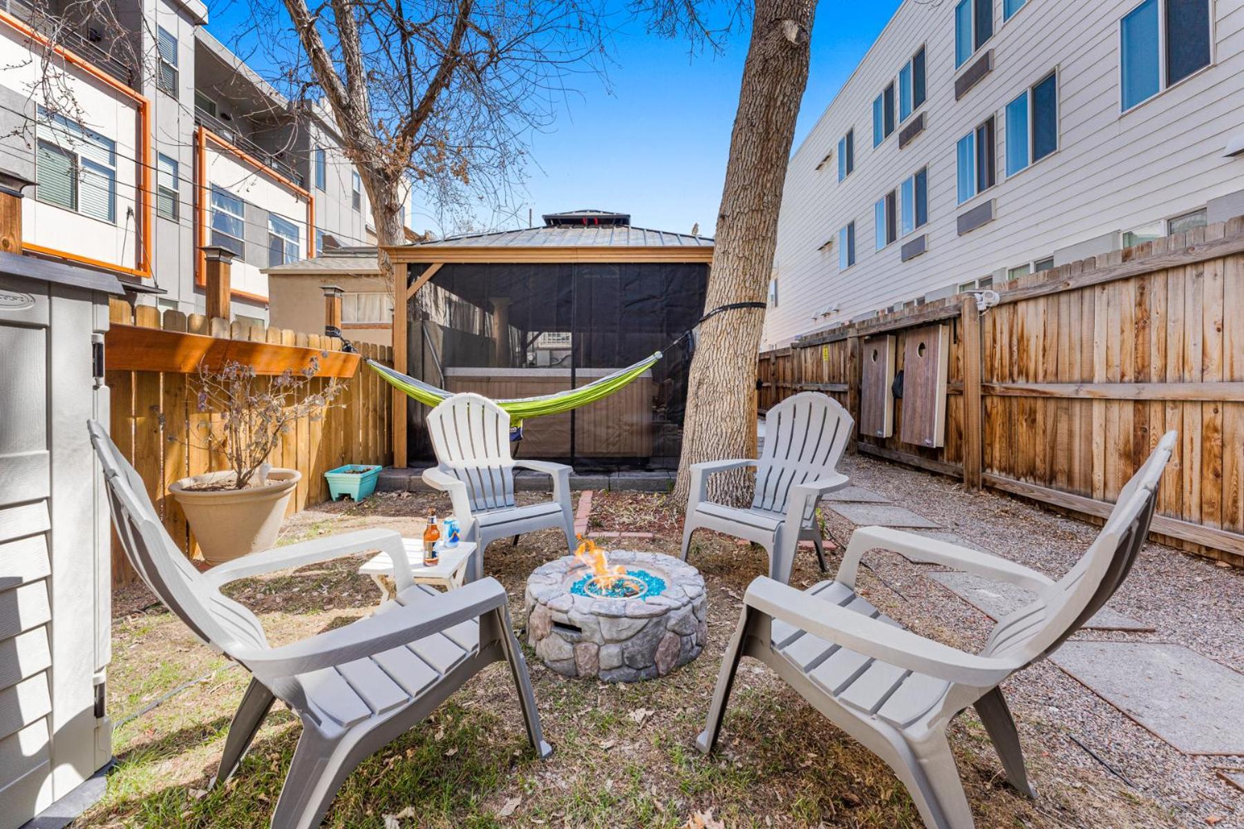 Holiday home Hot Tub Firepit Pool Table Patio Cozy Downtown