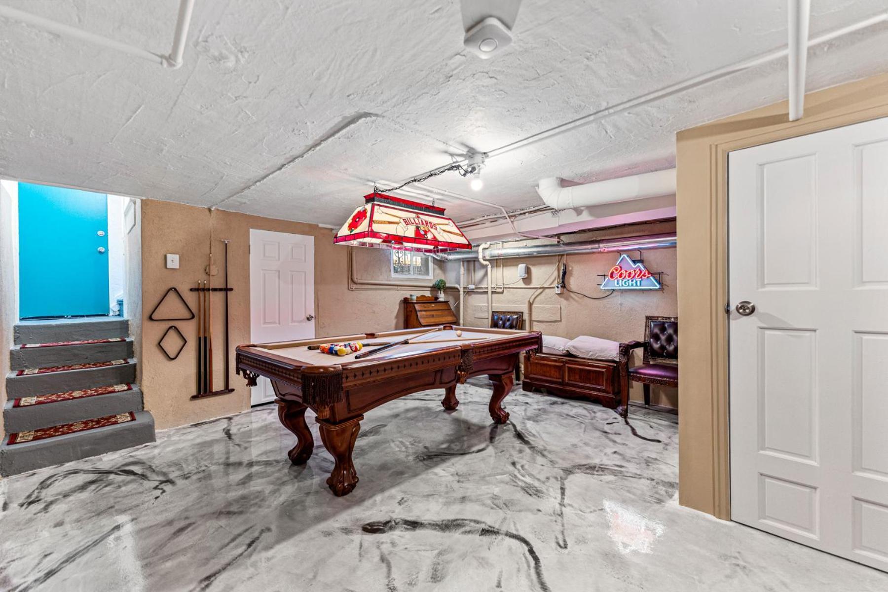 Hot Tub Firepit Pool Table Patio Cozy Downtown * Denver