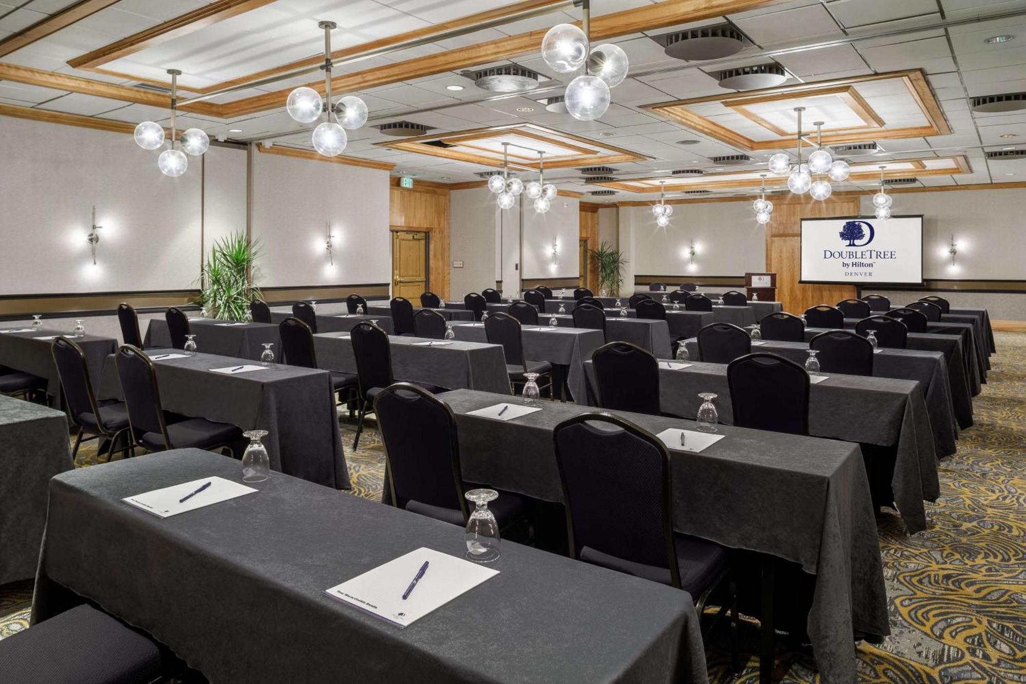 Doubletree By Hilton Hotel Denver