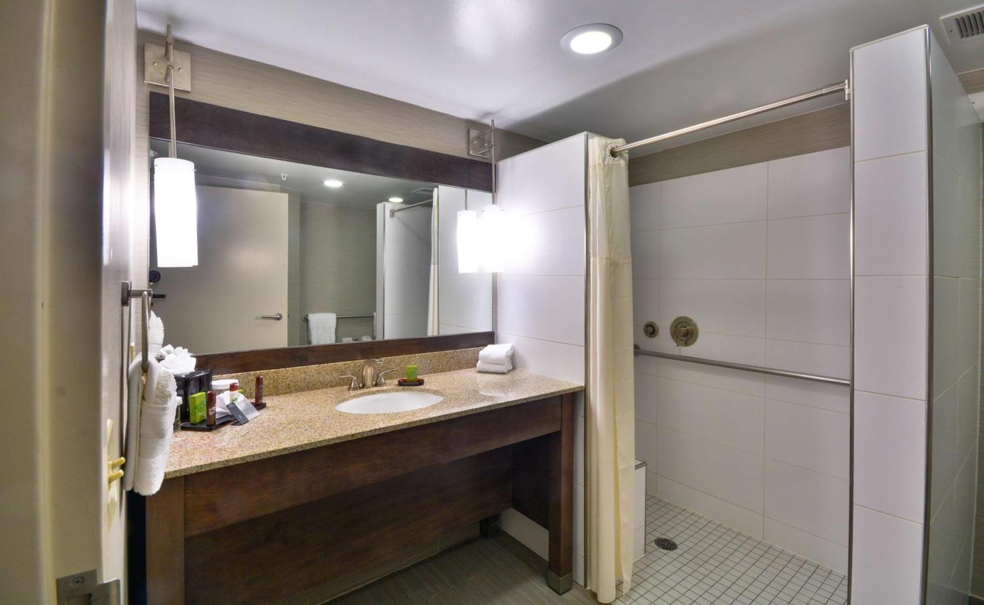Embassy By Hilton Park 4*