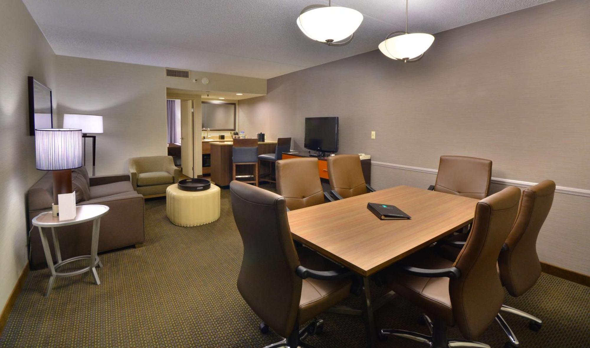 Hotel Embassy By Hilton Park Denver