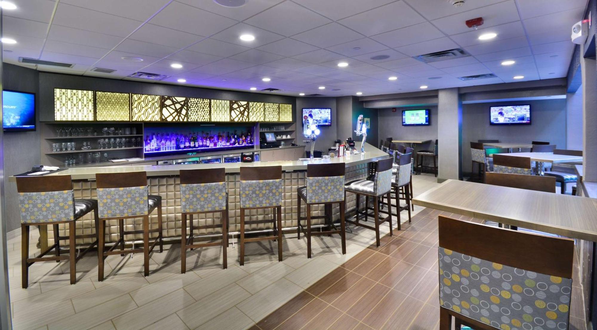 Hotel Embassy By Hilton Park Denver