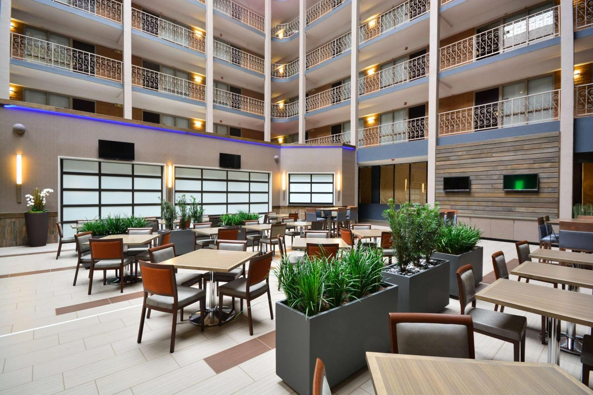 Embassy By Hilton Park 4*