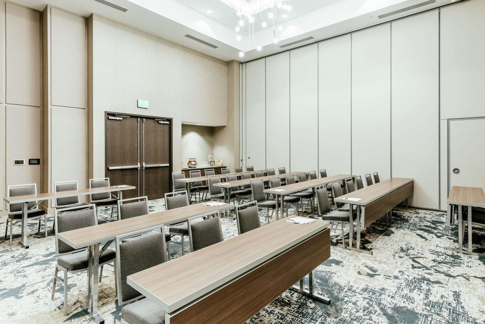 Hotel Hilton Garden Union Station 3*