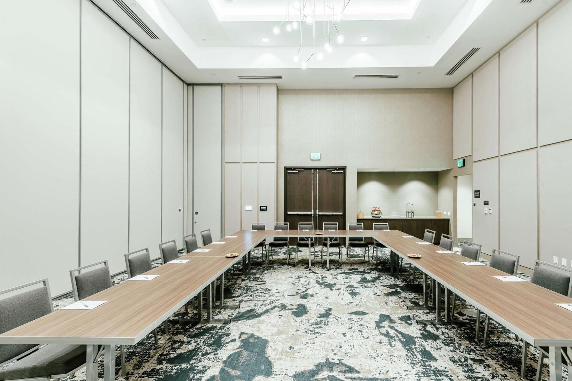 Hotel Hilton Garden Union Station 3*