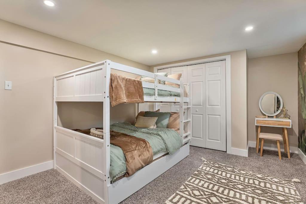 New: Tulum Oasis In W/ Hot Tub & Games Holiday home Denver