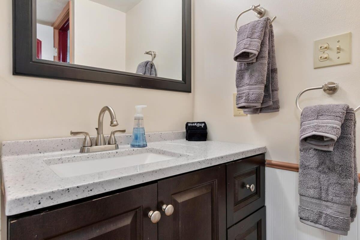 Apartment Cozy & Spacious Steps From Regis *