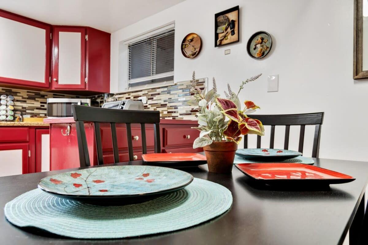 Cozy & Spacious Steps From Regis Apartment