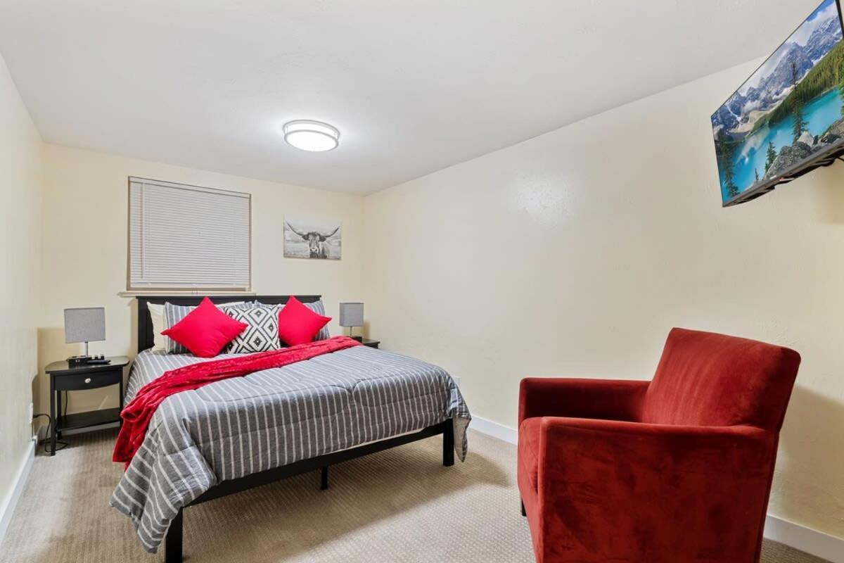 Apartment Cozy & Spacious Steps From Regis Denver