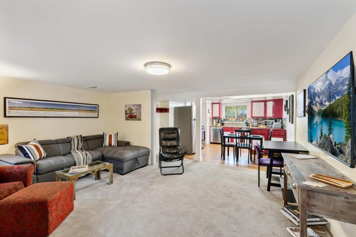 Cozy & Spacious Steps From Regis Apartment *